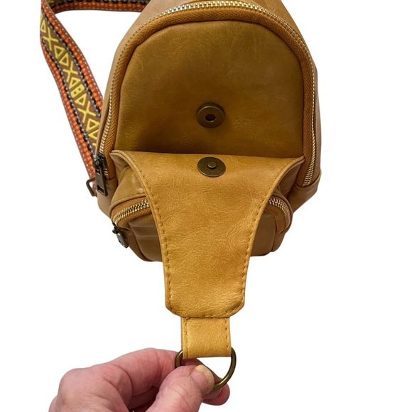 Crossbody Slingbag/Back-pack is made of soft vegan PU leather - Picture 8 of 14